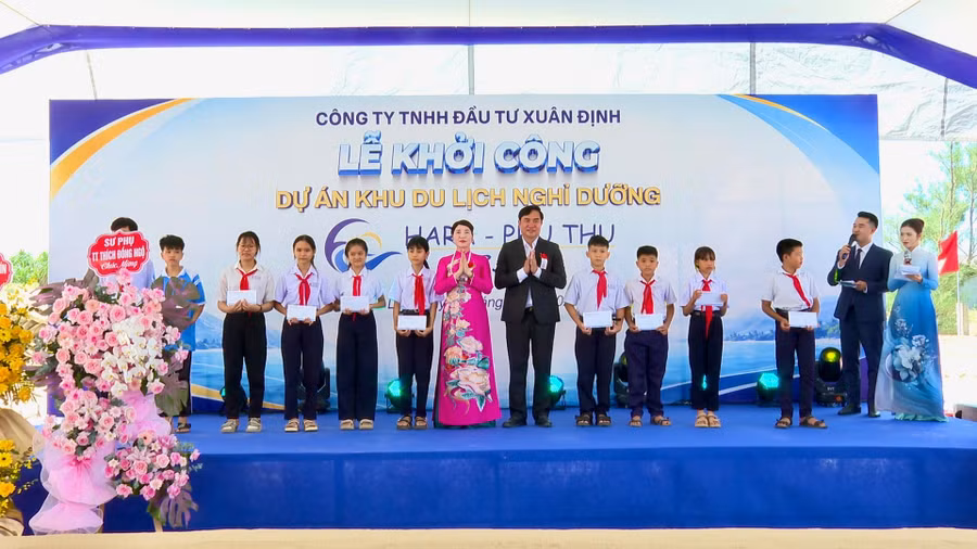 cong-ty-tnhh-dau-tu-xuan-dinh-tang-qua-hoc-sing-vuot5-kho-hoc-gioi-h2.jpg