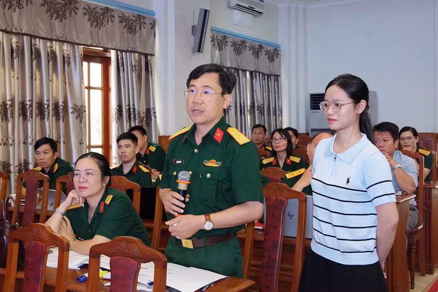 cac-hoc-vien-trao-doi-thao-luan-cac-noi-dung-tai-lop-tap-huan.jpg