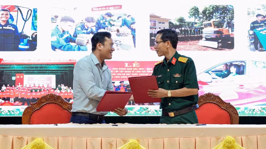 lanh-dao-truong-cao-dang-nghe-so-21-ky-ket-hop-tac-voi-cac-doanh-nghiep-tang-cuong-phoi-hop-trong-dao-tao-thuc-hanh-thuc-tap-va-tuyen-dung-hoc-sinh-sinh-vien-sau-tot-nghiep.jpg