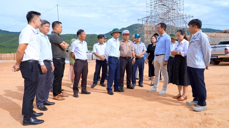 pho-chu-tich-ubnd-tinh-nguyen-tu-cong-hoang-kiem-tra-tien-do-mot-so-du-an-tai-khu-cong-nghiep-becamex-binh-dinh.jpg