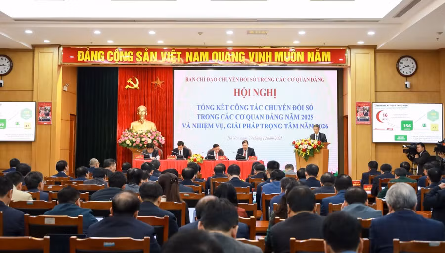 quang-canh-hoi-nghi-tai-diem-cau-ha-noi.jpg