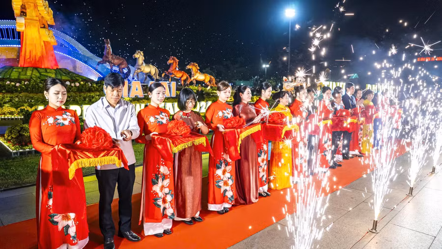 cac-dai-bieu-cat-bang-khanh-thanh.jpg