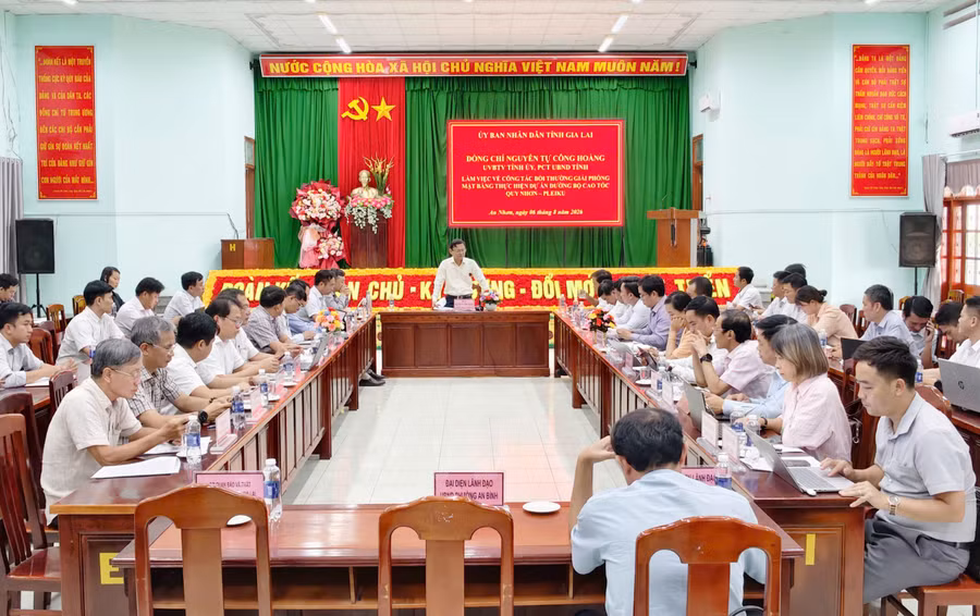 Quang cảnh buổi làm việc. Ảnh: Dũng Nhân