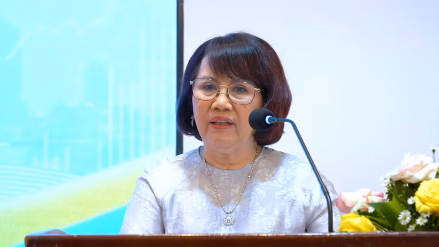 Chủ tịch Hội Nữ doanh nhân tỉnh Gia Lai Đồng Thị Ánh phát biểu khai mạc hội thảo. Ảnh: Dũng Nhân