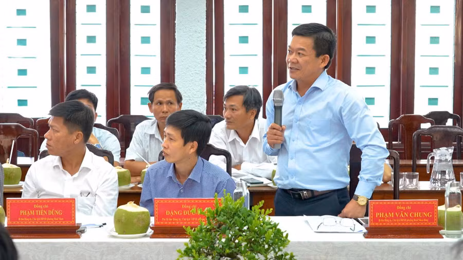 ong-pham-van-chung-bi-thu-dang-uy-chu-tich-hdnd-phuong-hoai-nhon-dong.jpg