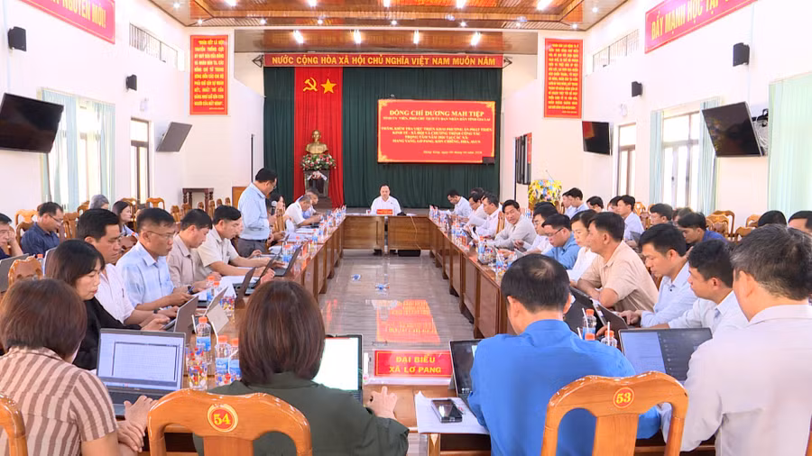 quang-canh-buoi-lam-viec-cua-pho-chu-tich-ubnd-tinh-duong-mah-tiep-voi-5-xa-mang-yang-lo-pang-kon-chieng-hra-va-ayun.jpg