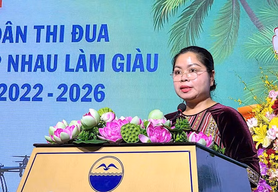 chu-tich-hoi-nong-dan-tinh-ro-cham-hhong-phat-bieu-tai-hoi-nghi.jpg