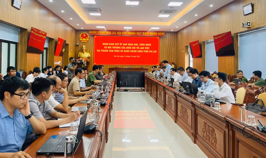 doan-giam-sat-chuyen-de-cua-uy-ban-khoa-hoc-cong-nghe-va-moi-truong-khao-sat-chuyen-doi-so-tai-gia-lai.jpg