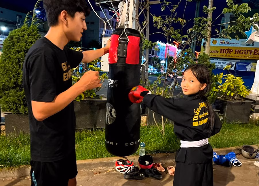 Hè này nhiều trẻ em ở TP. Pleiku chọn học các môn năng khiếu. Ảnh: Đinh Yến Hè này nhiều trẻ em ở TP. Pleiku chọn học các môn năng khiếu. Ảnh: Đinh Yến