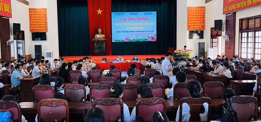 Quang cảnh buổi đối thoại, tiếp xúc. Ảnh: Quỳnh Nga