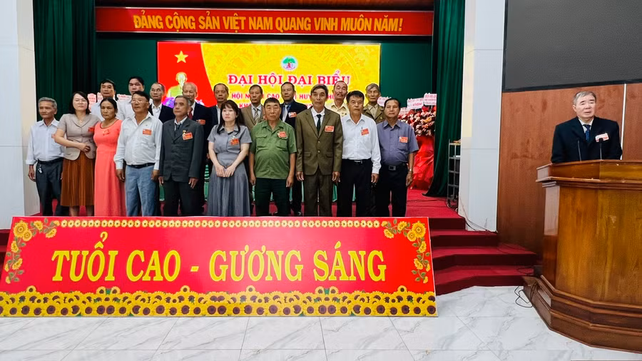 Ra mắt Ban Chấp hành Hội NCT huyện Chư Sê nhiệm kỳ 2024-2029. Ảnh: Đinh Yến