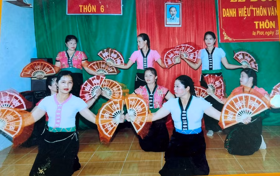 Múa xòe là nét đẹp văn hóa truyền thống của người Mường vui đón Tết Độc Lập. Ảnh: Hà Thắm