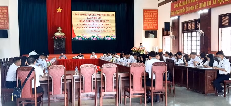 Học viện Chính trị khu vực III làm việc về xây dựng nông thôn mới tại Chư Păh ảnh 1