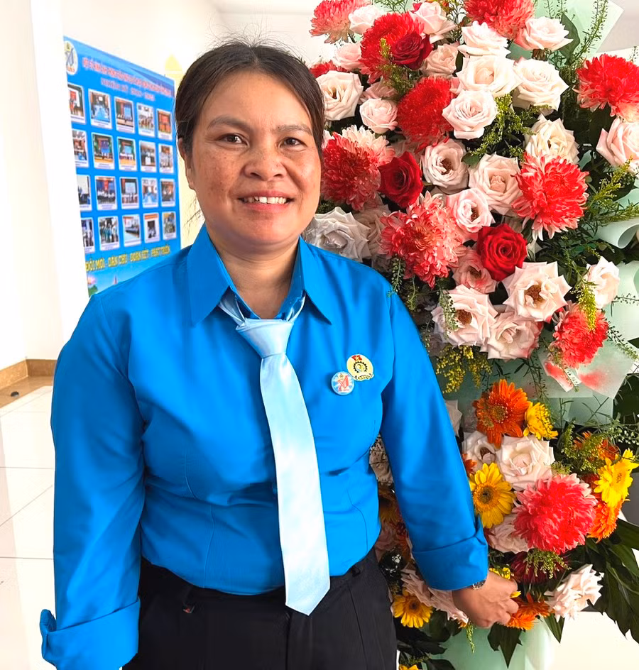 Bà Đinh Thị Tuynh-Phó Chủ tịch Công đoàn cơ sở xã Kon Pne (huyện Kbang) sẽ ứng dụng công nghệ thông tin vào việc chuyển đổi số, cải cách hành chính để phục vụ tốt công việc. Ảnh: Đinh Yến
