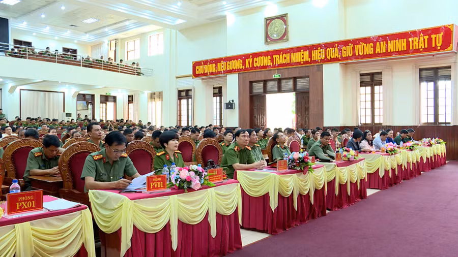 cac-dai-bieu-tham-du-hoi-nghi.jpg