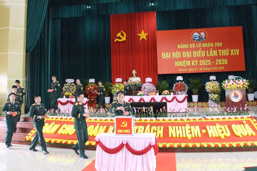 cac-dai-bieu-bo-phieu-bau-ban-chap-hanh-dang-bo-lu-doan-cong-binh-280-nhiem-ky-2025-2030.jpg