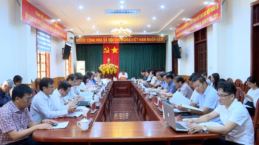 quang-canh-phien-hop.jpg