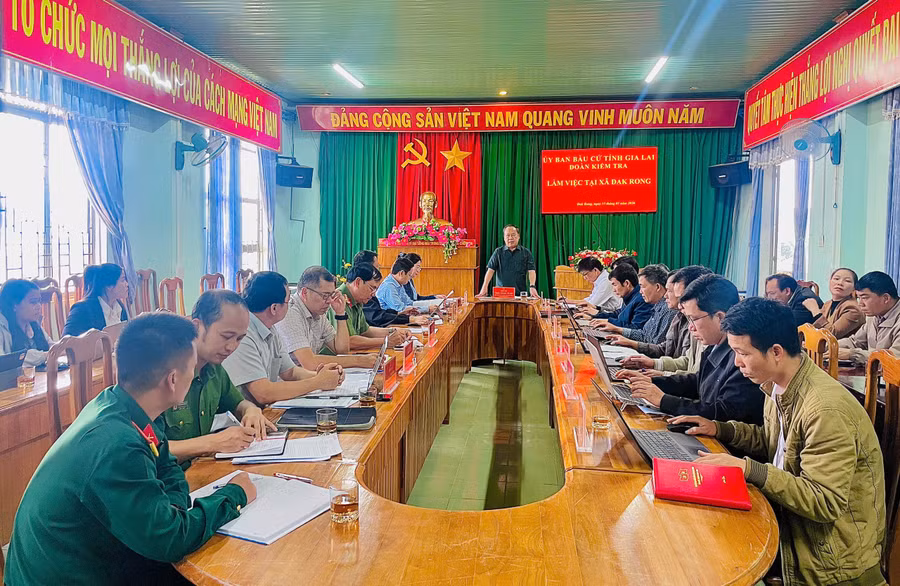 kiem-tra-cong-tac-chuan-bi-bau-cu-va-hoat-dong-sau-sap-nhap-thuc-hien-chinh-quyen-dia-phuong-2-cap-tai-xa-dak-rong.jpg
