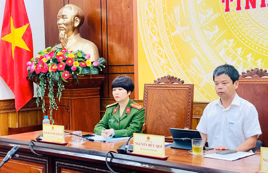 pho-chu-tich-ubnd-tinh-nguyen-huu-que-bia-phai-du-hoi-nghi-tai-diem-cau-truyen-hinh-gia-lai.jpg