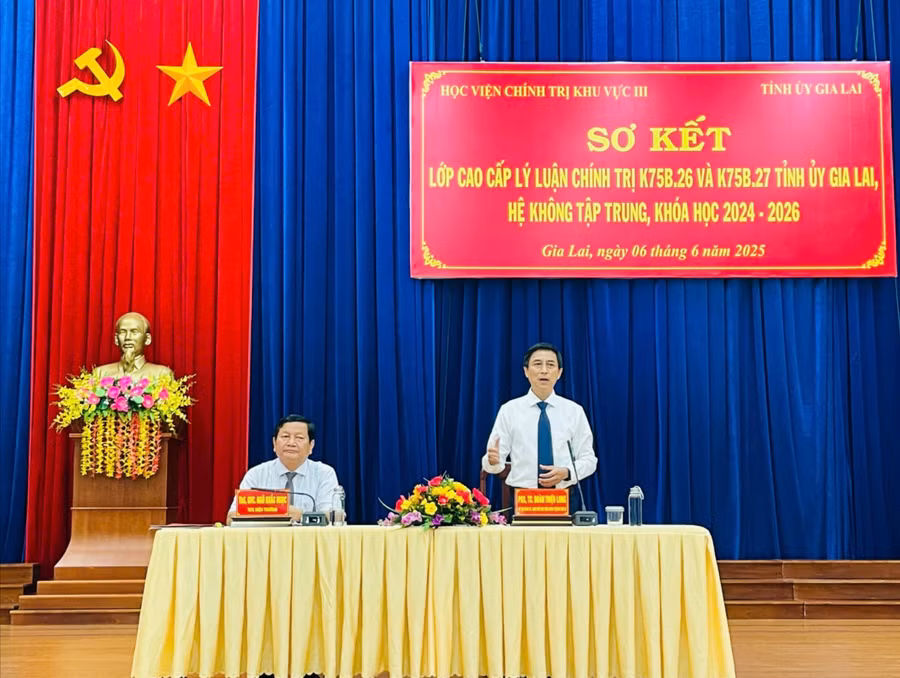 pgs-ts-doan-trieu-longbi-thu-dang-uy-giam-doc-hoc-vien-chinh-tri-khu-vuc-iii-phat-bieu-anh-phi-long-1620.jpg