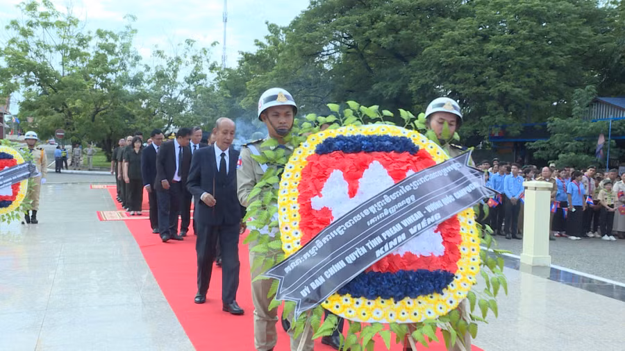 dung-hd00-01-41-20still1134.jpg