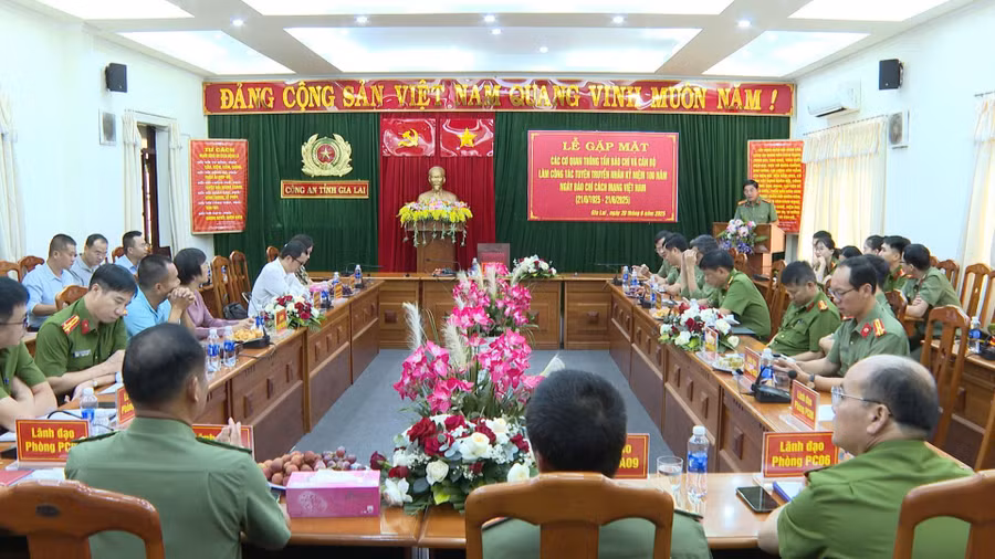 quang-canh-buoi-gap-mat-anh-thanh-sang.jpg