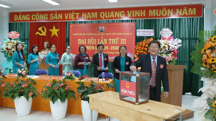 dung-hd00-02-25-21still873.jpg