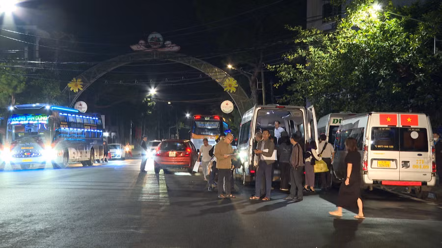 gia-lai-bo-tri-phuong-tien-dua-can-bo-cong-chuc-vien-chuc-nguoi-lao-dong-anh-rpien.jpg