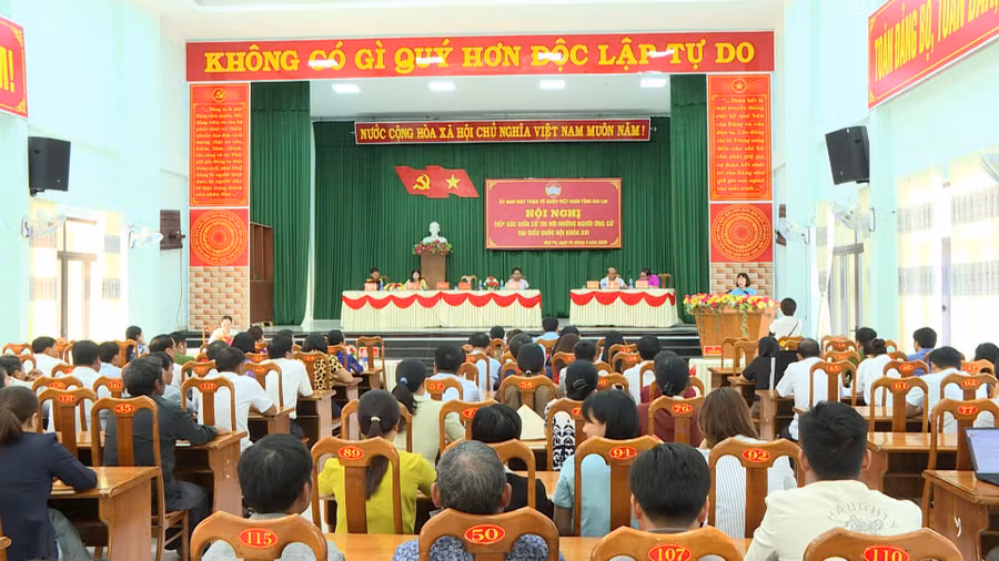 hoi-nghi-tiep-xuc-giua-cu-tri-phuong-an-binh-xa-ya-hoi-va-dak-po-voi-nhung-nguoi-ung-cu-dai-bieu-quoc-hoi-khoa-xvi.jpg