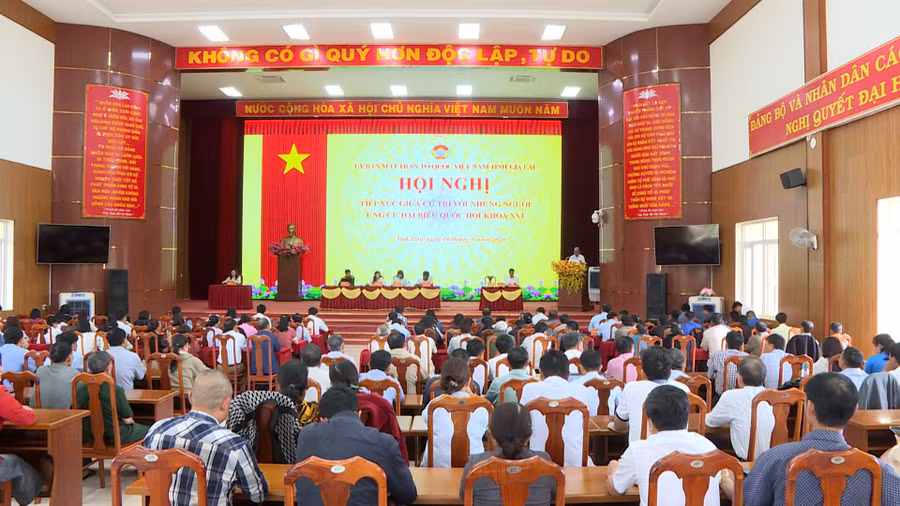 cac-cu-ung-vien-dbqh-khoa-xvi-tai-don-vi-bau-cu-so-5-tiep-xuc-voi-cu-tri-3-xa-mang-yang-dak-doa-va-ia-bang.jpg