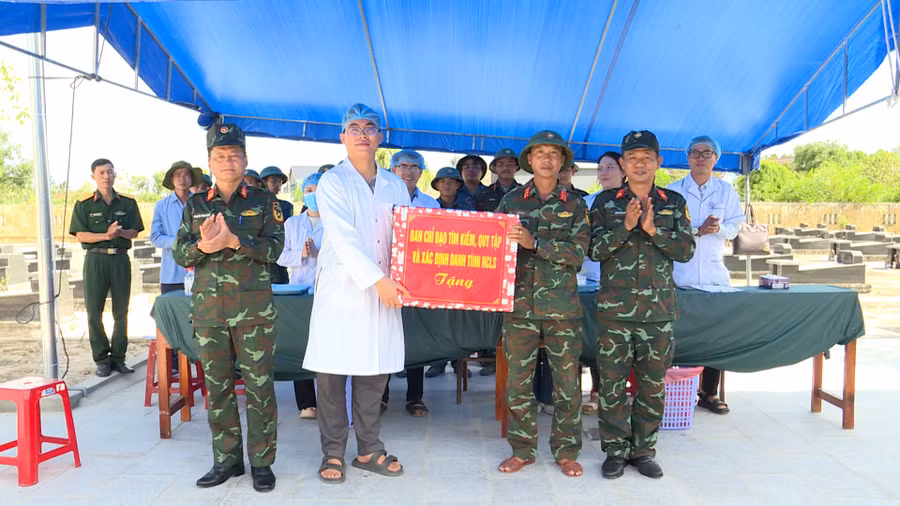 lanh-dao-bo-chqs-tinh-gia-lai-tham-dong-vien-luc-luong-chuc-nang-thuc-hien-chien-dich-500-ngay-dem-tai-xa-binh-hiep-va-binh-phu.jpg