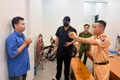 Ra quân kiểm tra nồng độ cồn và ma túy đối với tài xế xe khách ở khu vực Pleiku 