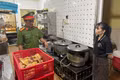Công an phường Pleiku kiểm tra gần 80 cơ sở kinh doanh thực phẩm