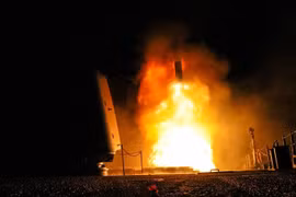 Tên lửa hành trình Tomahawk được phóng từ tàu tuần dương trang bị tên lửa dẫn đường USS Monterey của Hải quân Mỹ vào năm 2018. Ảnh: Reuters