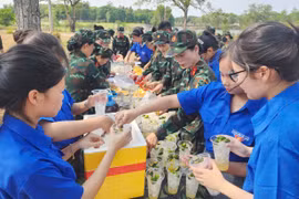 Những buổi giao lưu văn hóa, văn nghệ thắt chặt tình đoàn kết giữa chiến sĩ mới Sư đoàn 2 và đoàn viên thanh niên địa phương trên địa bàn tỉnh.