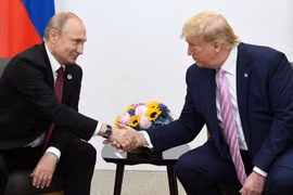 Hòa bình Ukraine trên bàn Alaska: Mỹ-Nga nói chuyện, Kiev đứng ngoài 