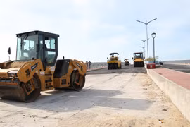 Việc điều chỉnh tăng vốn đầu tư công năm 2026 nhằm cân đối nguồn lực, phục vụ đầu tư phát triển, trong đó có việc đầu tư các công trình giao thông trọng điểm của tỉnh. Ảnh: Tiến Sỹ