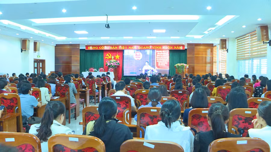 hoi-nghi-tuyen-truyen-pho-bien-chinh-sach-thue-moi-anh-ksor-tuoi.jpg