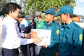 Lãnh đạo phường Hoài Nhơn Đông thăm, tặng quà lực lượng thực hiện nhiệm vụ lấy mẫu hài cốt liệt sĩ