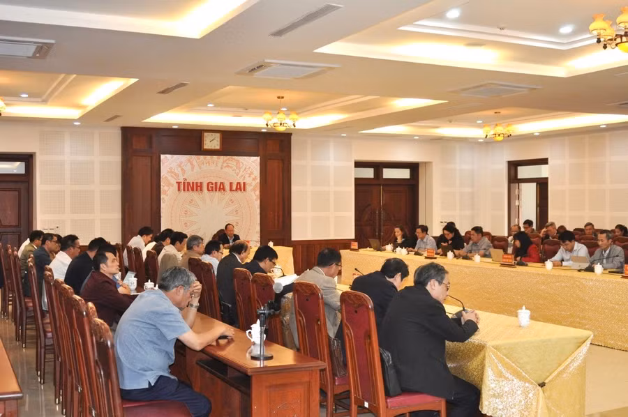 quang-canh-phien-hop-tong-ket-hoat-dong-cua-uy-ban-quoc-gia-ve-chuyen-doi-so-va-de-an-06-tai-diem-cau-ubnd-tinh-gia-laianh-rh.jpg