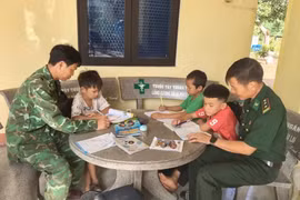 Đồn Biên phòng Ia Púch tổ chức lớp học hè cho học sinh khu vực biên giới 