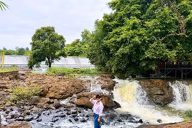 Thưởng ngoạn thác Ba