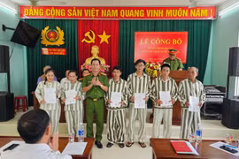 Công an tỉnh Gia Lai công bố quyết định đặc xá cho 25 phạm nhân tại Trại tạm giam số 2