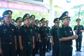 Lực lượng Công an và Bộ đội Biên phòng tỉnh Gia Lai dâng hương tưởng niệm các anh hùng liệt sĩ