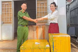 Công an xã Chư Sê trao trả tài sản trị giá hơn 300 triệu đồng cho người dân