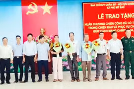 Xã Phù Mỹ Bắc trao Huân chương Chiến công cho các quân nhân hoàn thành nhiệm vụ quốc tế