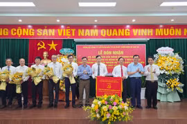 Đảng bộ Công ty CP Đầu tư và Phát triển điện Sê San 3A nhận Cờ thi đua của Đảng ủy Chính phủ