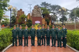 Lực lượng Công an và Bộ đội Biên phòng tỉnh Gia Lai dâng hoa tưởng niệm Chủ tịch Hồ Chí Minh 