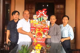 Mặt trận Tổ quốc tỉnh thăm, chúc mừng các chức sắc Phật giáo nhân Đại lễ Phật đản 2026