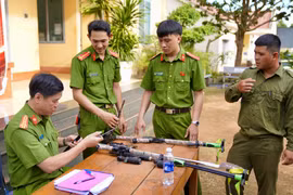Cảnh báo hành vi tự chế, mua bán, tàng trữ vũ khí, công cụ hỗ trợ 